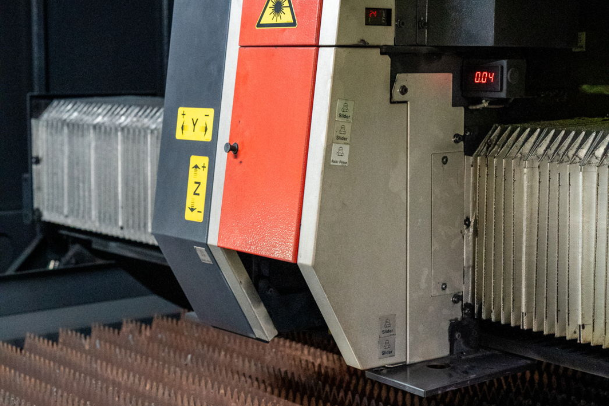 Laser machine at Niagara Specialty Metals supporting entrepreneurship in the knife industry through precision steel cutting and innovation