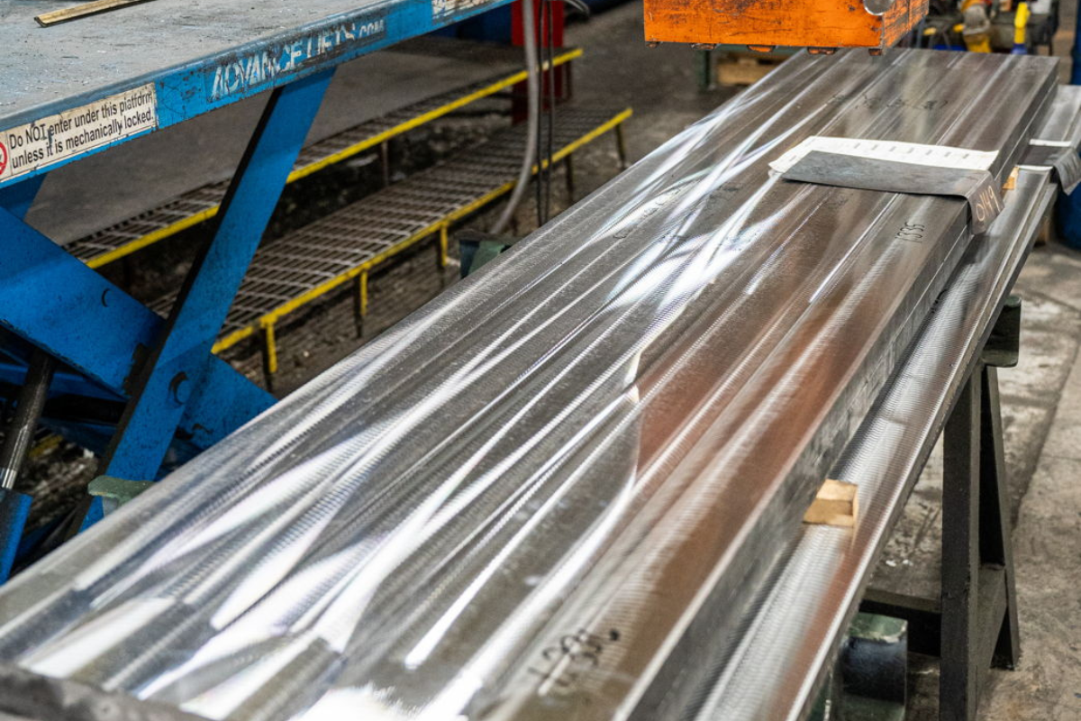 Powder metallurgy steel being processed at Niagara Specialty Metals, illustrating the differences between powder metallurgy vs conventional steel for knife, aerospace, and industrial applications.