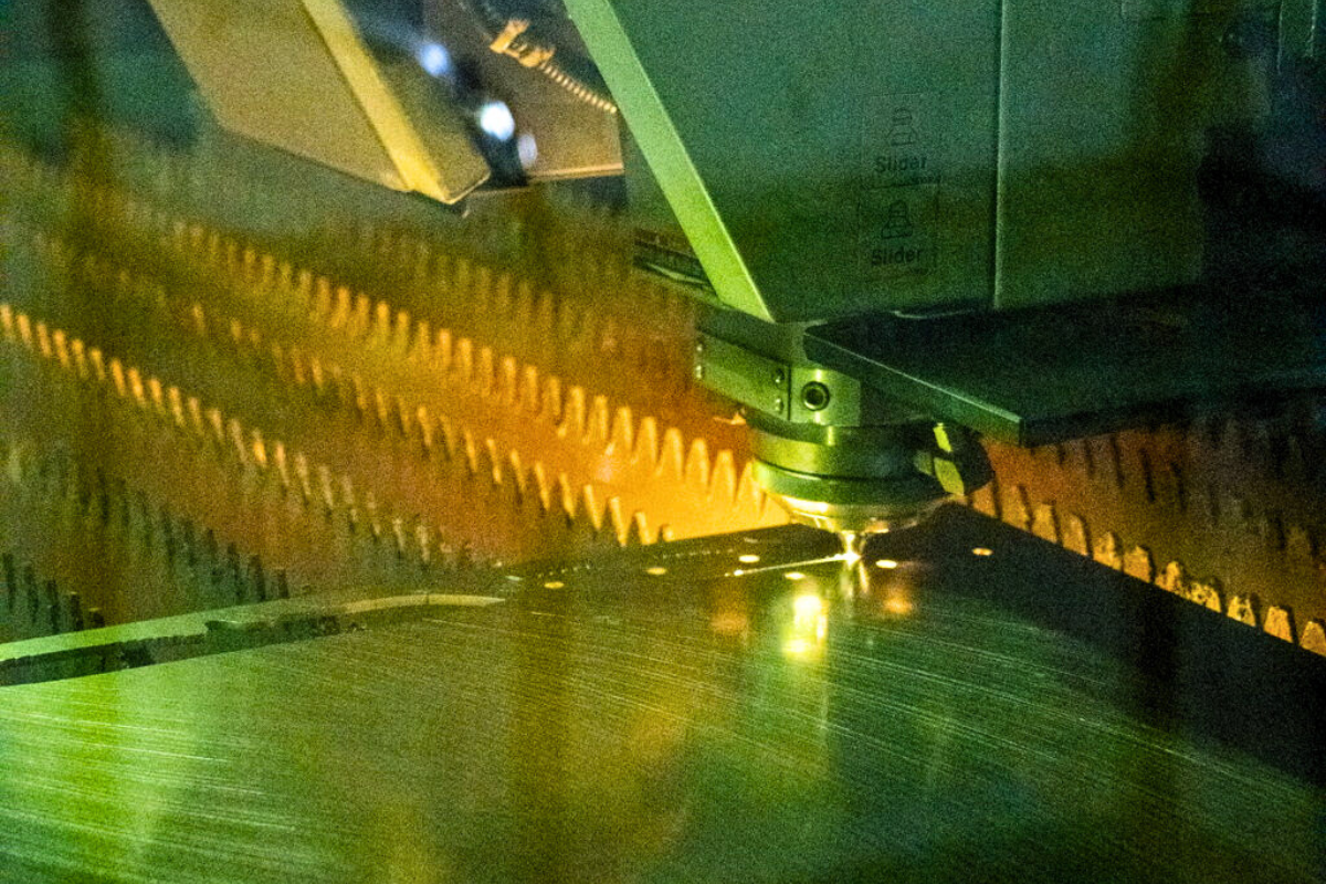 Laser cutting aerospace and knife steels at Niagara Specialty Metals for precision, DFARS-compliant and high-performance applications